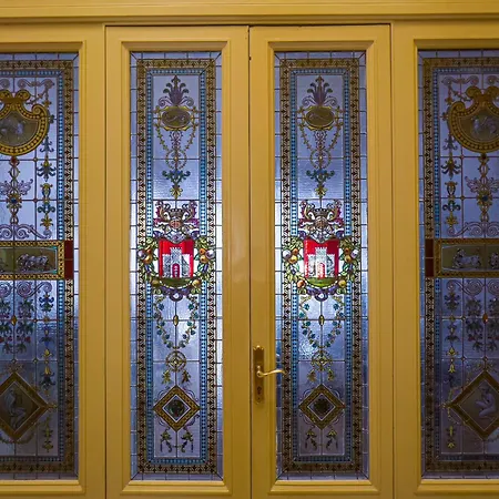 Ξενοδοχείο με διαμερίσματα Historico Loft & Palazzo Adragna Xix 4*